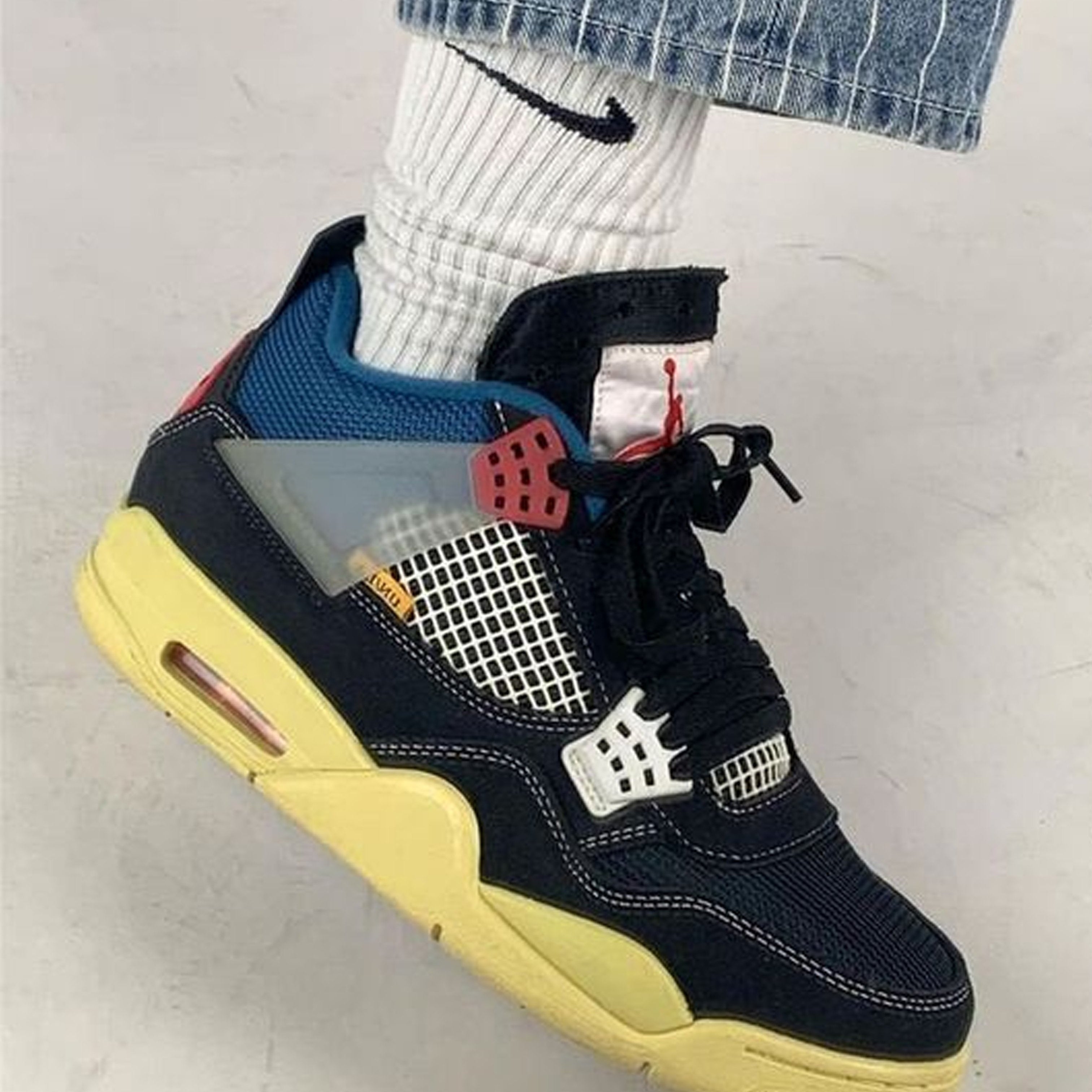 AIR JORDAN 4