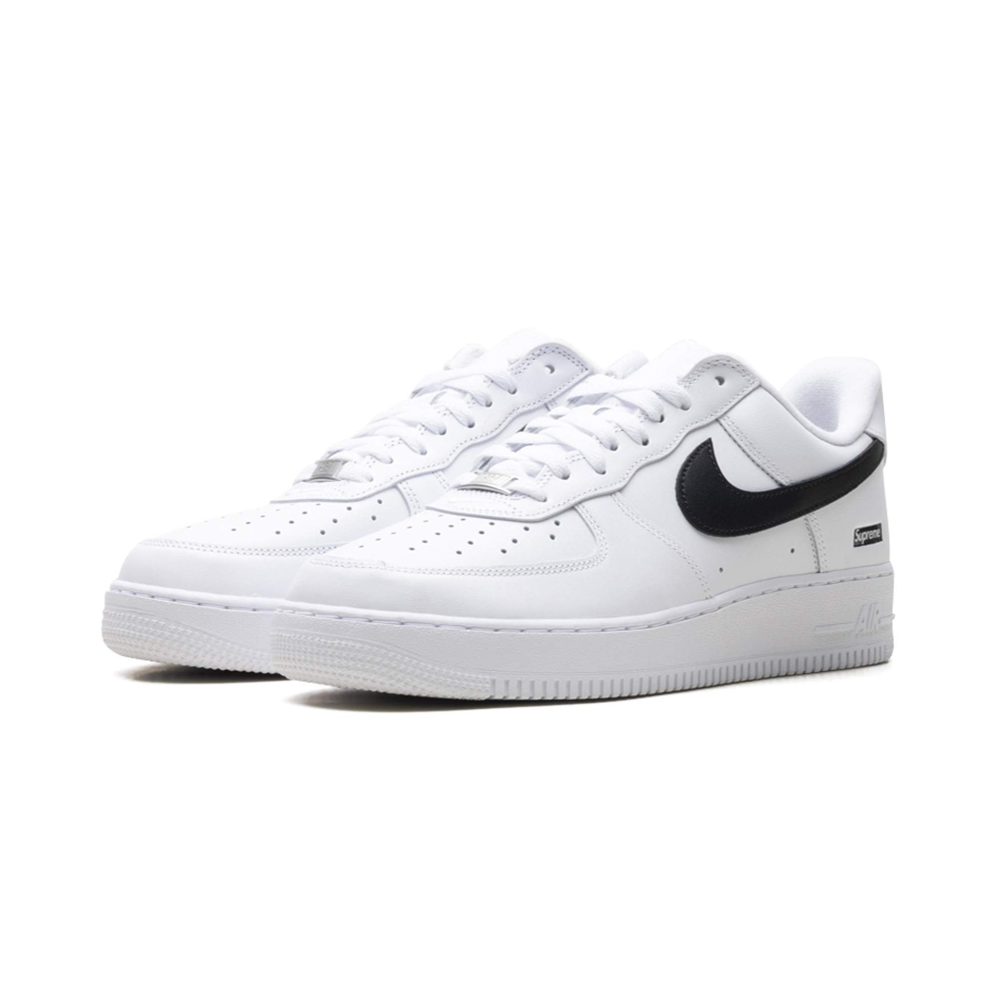 Air-Force-1-Low-Supreme-White-and-Black-2.png