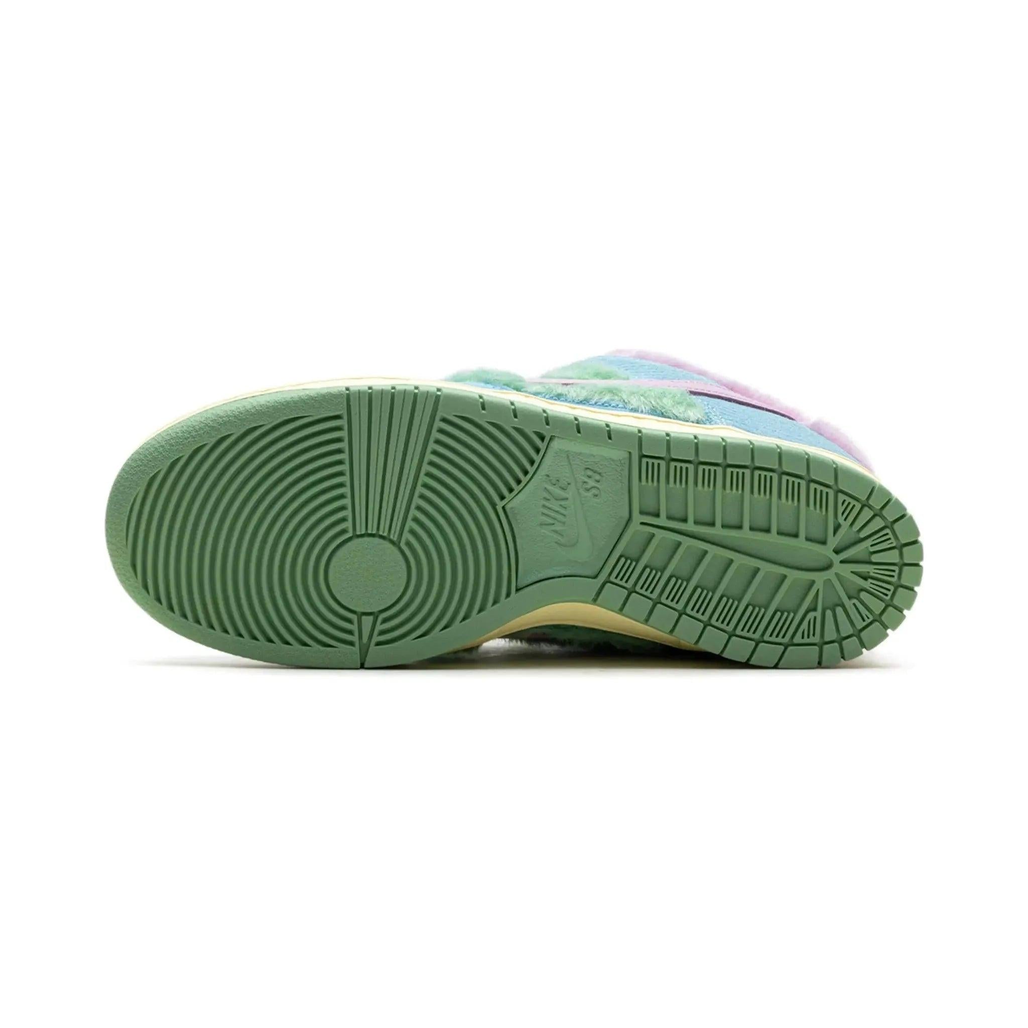 Nike SB Dunk Low - Verdy Visty