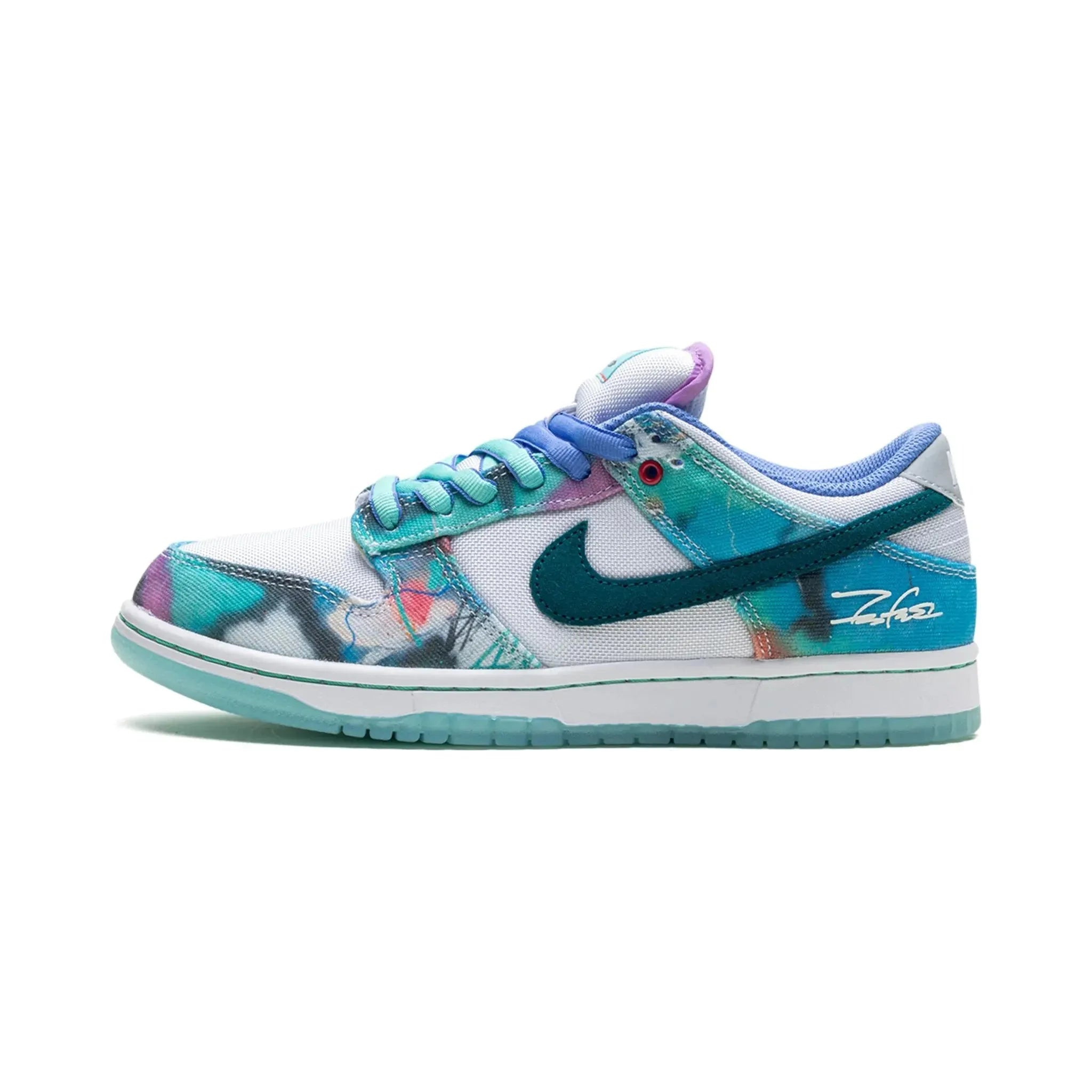 nike-dunk-low-sb-futura-laboratories-bleached-aqua_23788277_49113094_2048.webp