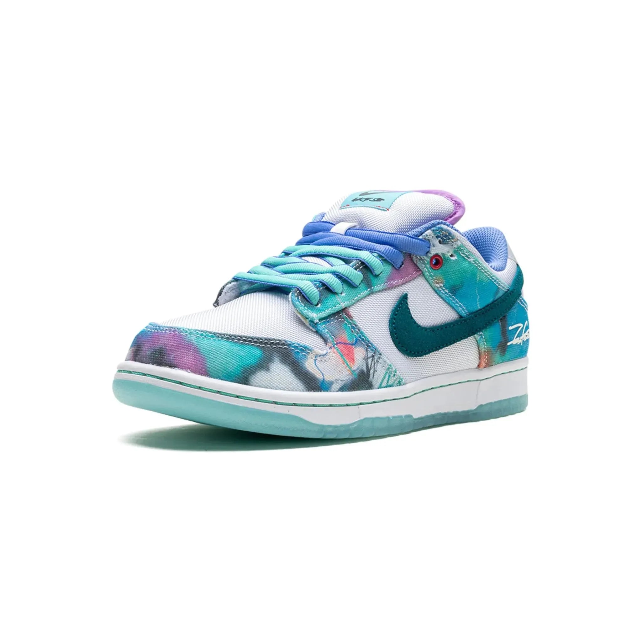 nike-dunk-low-sb-futura-laboratories-bleached-aqua_23788277_49113110_2048.webp
