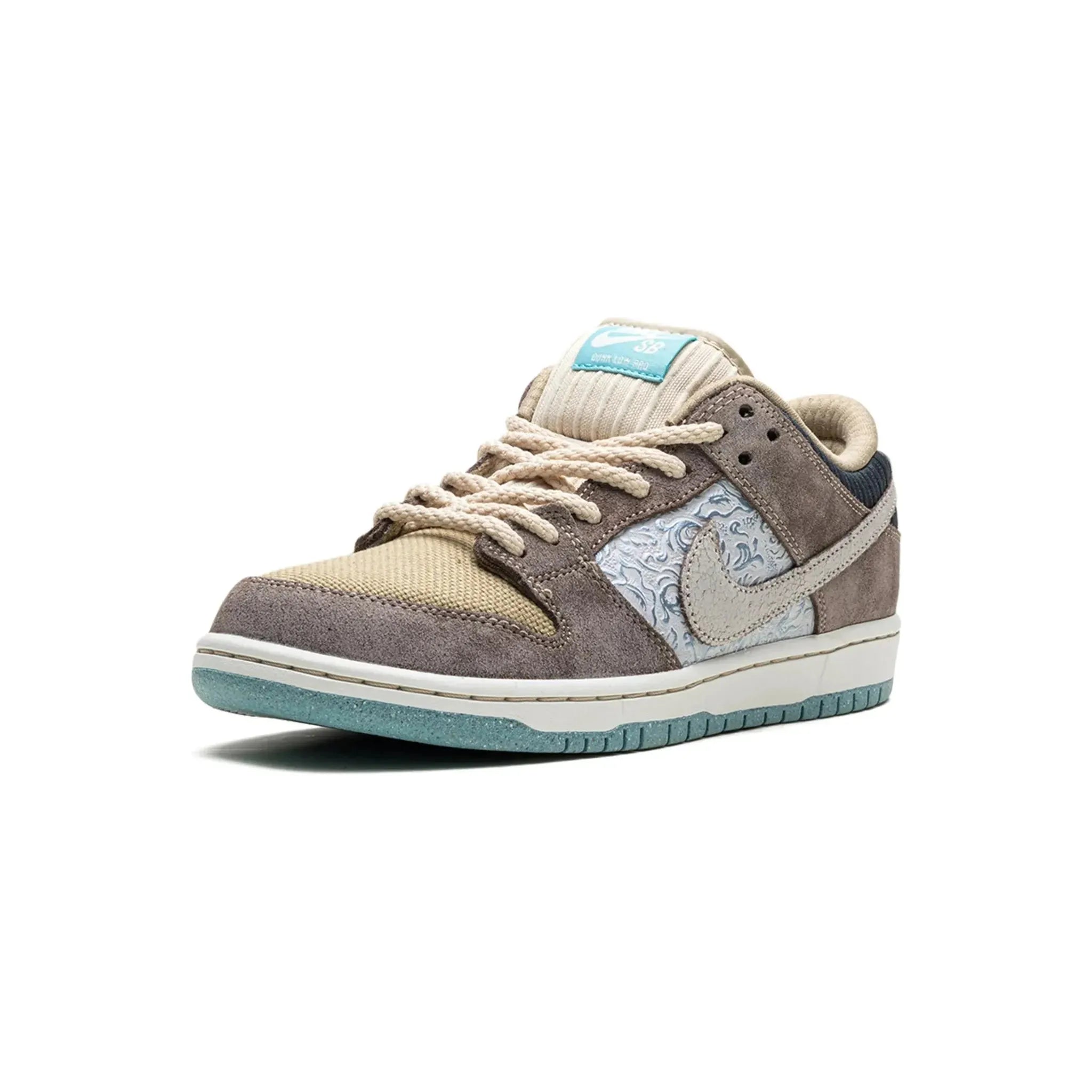 nike-sb-dunk-low-big-money-savings_22913821_49083554_2048.webp