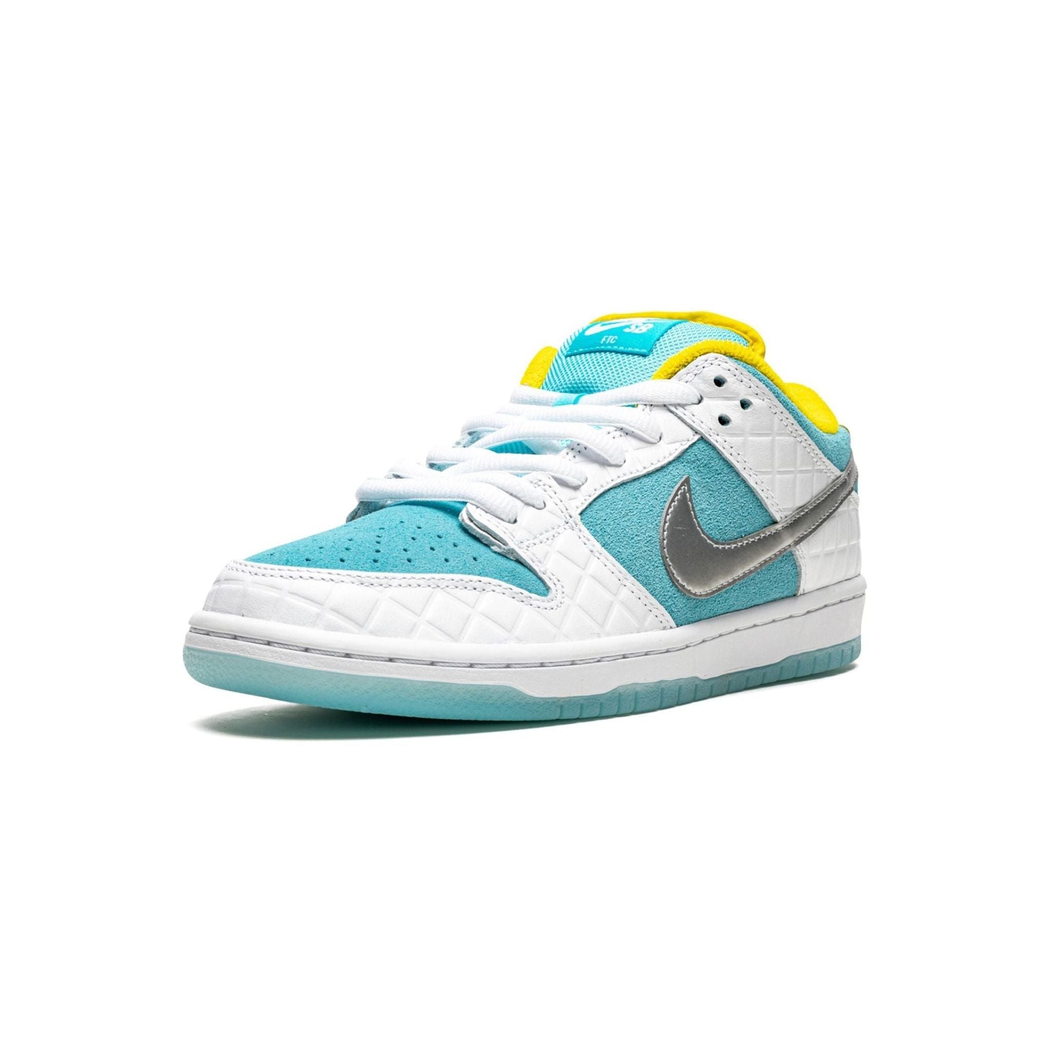 nike-sb-dunk-low-ftc-lagoon-pulse_17126271_42918658_2048.jpg