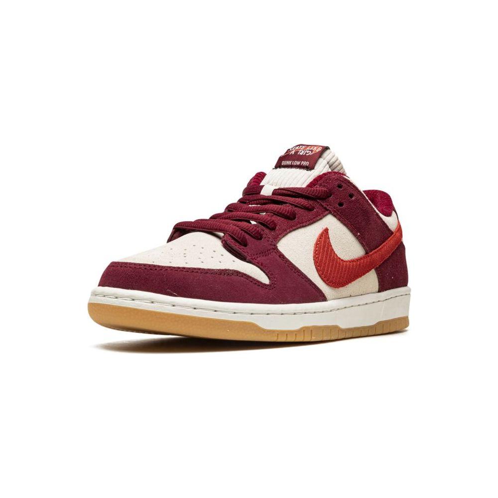 nike-sb-dunk-low-skate-like-a-girl_19273502_43184513_1000.jpg