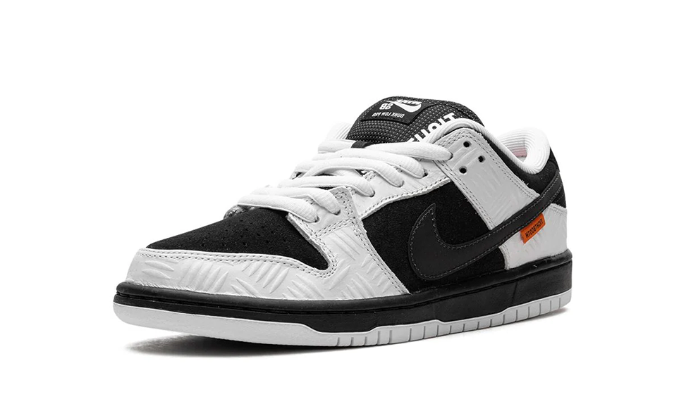 Nike SB Dunk Low - Tightbooth